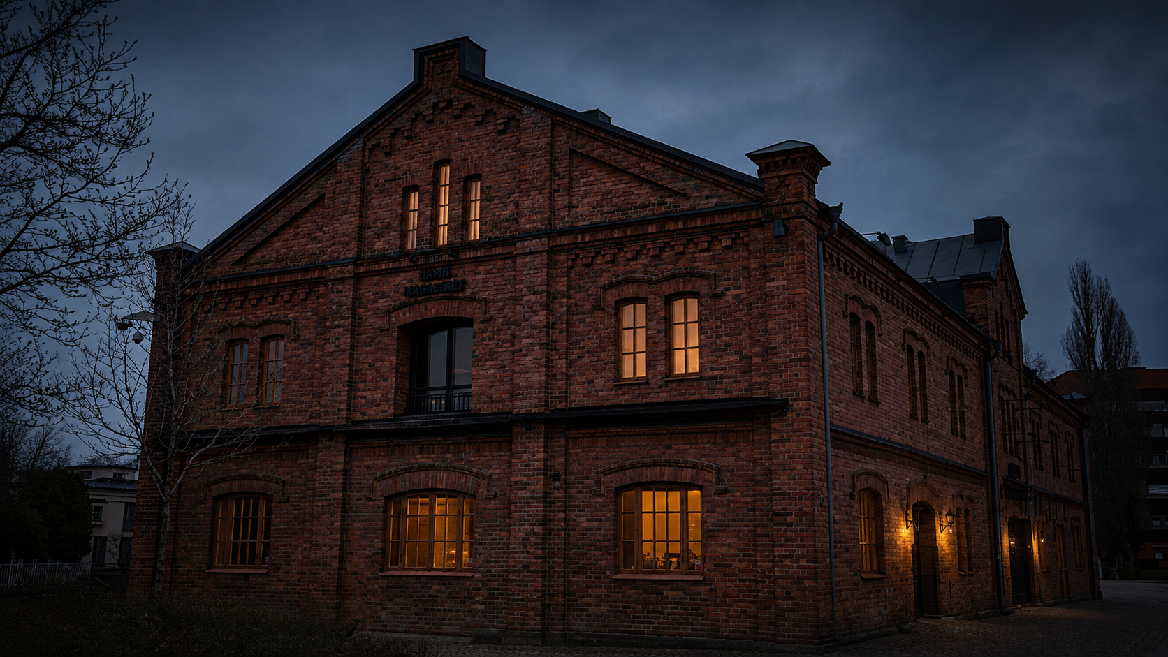 Hamnmagasinet i Örebro i kvällsljus